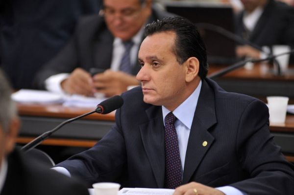 Ministro do STF desmembra inqurito contra deputado tucano