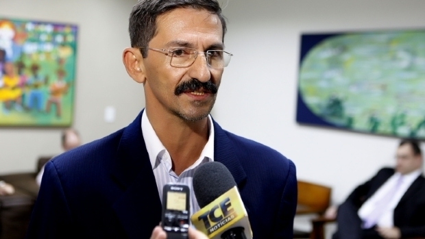 Ex-prefeito denunciado por suposta fraude em licitao  alvo de pedido de bloqueio estimado em R$ 7,5 milhes
