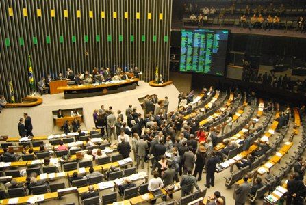 Por unanimidade comisso da Cmara aprova voto aberto para cassao de mandato