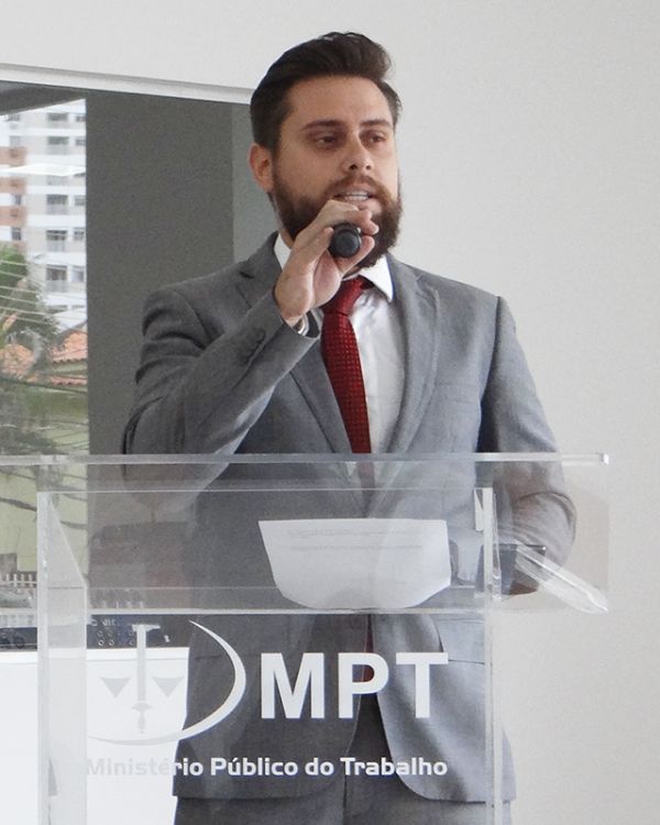 Novo procurador-chefe do MPT assume mandato e declara que crises so estmulos para transformaes