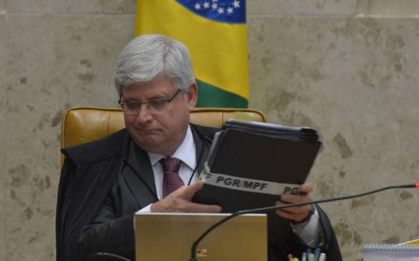 Aps cobrana de Mendes, PGR diz que MPs investigam dinheiro doado aos presos do mensalo