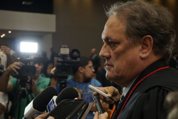 Empossado presidente do TJ, Ramos discursa sobre crise: no ingressaremos no vale do desespero