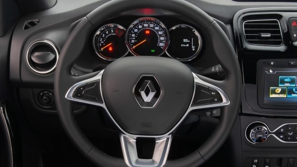 Renault e concessionária são condenadas a pagar R$ 30 mil por falha no freio que gerou acidente