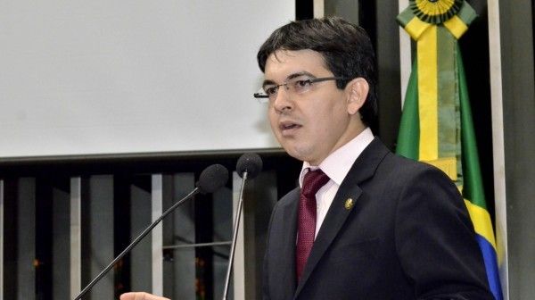 Senador Randolfe Rodrigues (PSOL-AP)