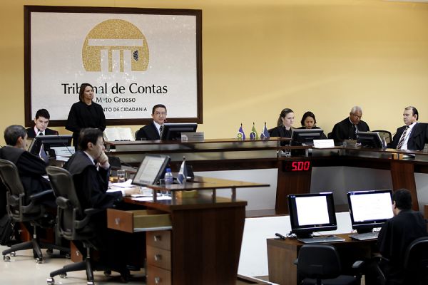 TCE suspende pagamento de R$ 5,9 milhes para empreiteira; ex-secretrio  multado por falta de fiscalizao