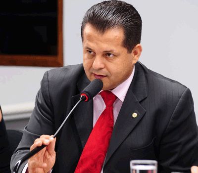 Defensor pblico e deputado federal Valtenir Pereira